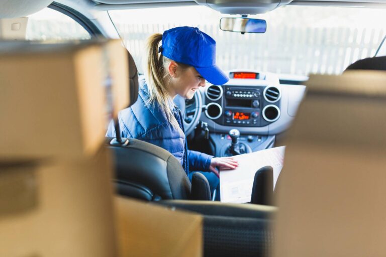 Transport dłużycowy – jak bezpiecznie przewozić przesyłki ponadgabarytowe?